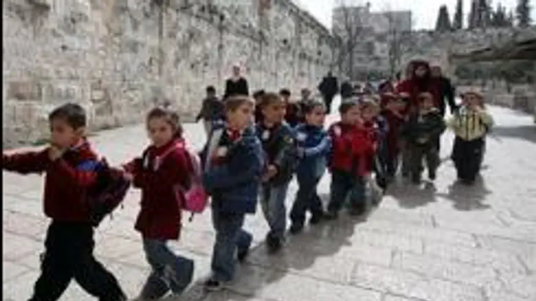 PA Arabs on way to 'schools of incitement'