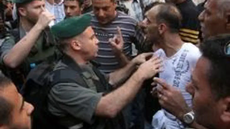 Police and Arab rioters at Temple Mount