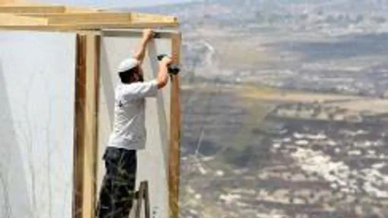 Building under construction at Gilad Farm 
