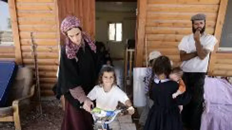 Jewish family in Binyamin