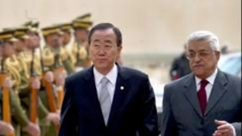 UN head Ban Ki-Moon (left) with Abbas