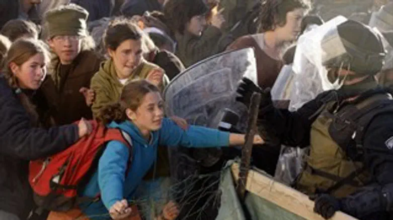 חוששת מהקצנה