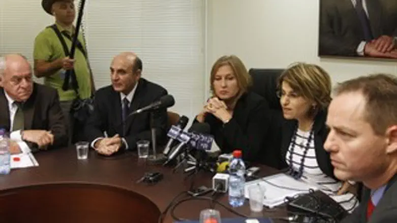 הבטיחו פוליטיקה אחרת. קדימה