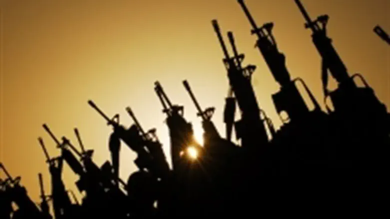 Soldiers with M-16