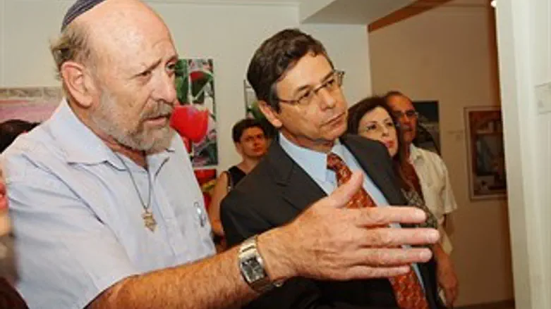 אילון במוזיאון