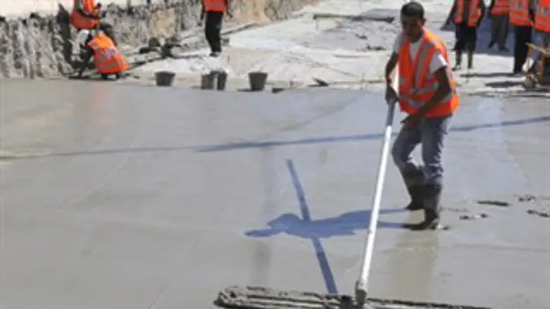 להוריד את מחיר המלט