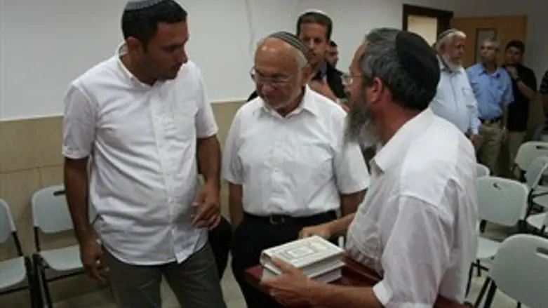 יעקב נאמן הרב פנדל