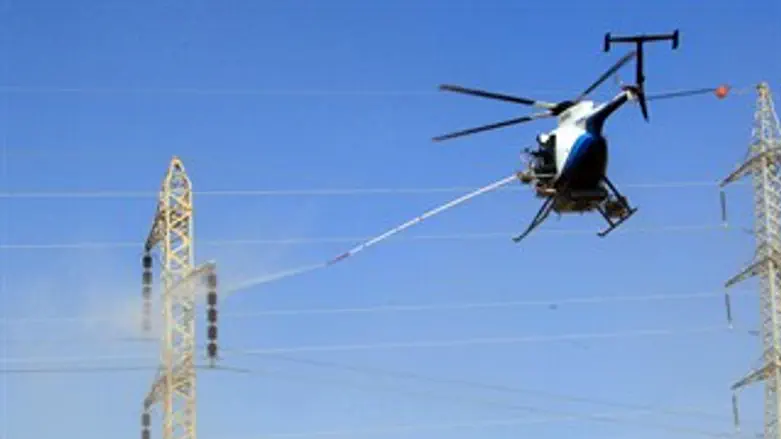 חשמל ומים בשמים