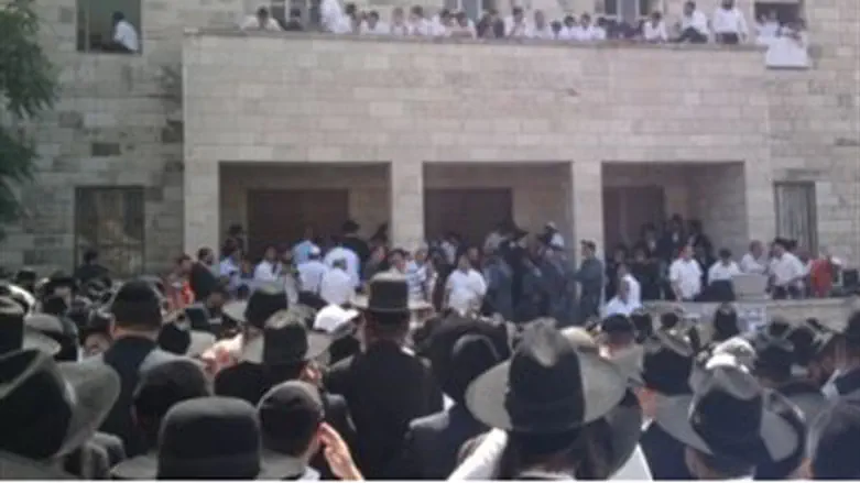 Crowds wait at Porat Yosef yeshiva