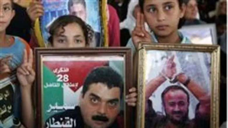 Lebanese children rally for Kuntar (archive)