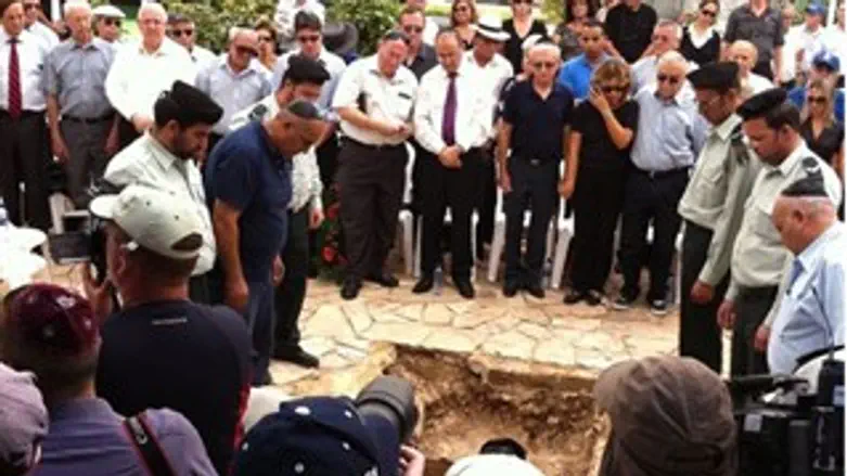 שולמית שמיר הובאה למנוחות