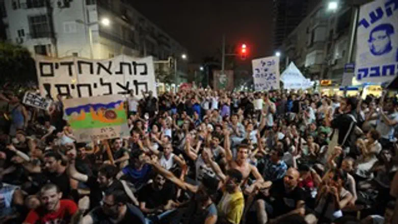 מי משלם? ההפגנה אמש