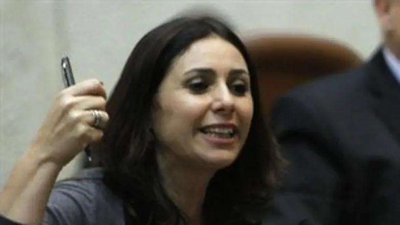 להוציא אוויר. רגב