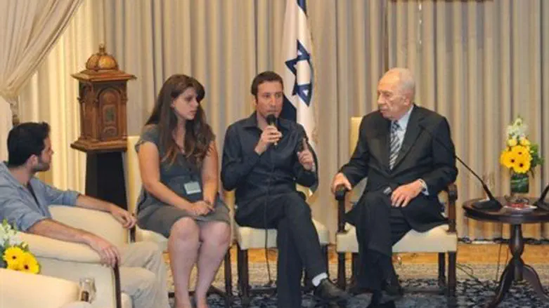 Protesters and President Peres