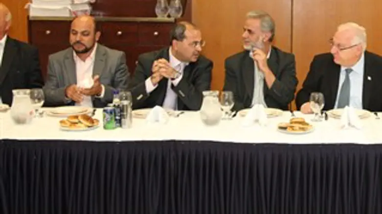 הסדקים בין ערבים ליהודים מתרחביםהסדקים בין ער