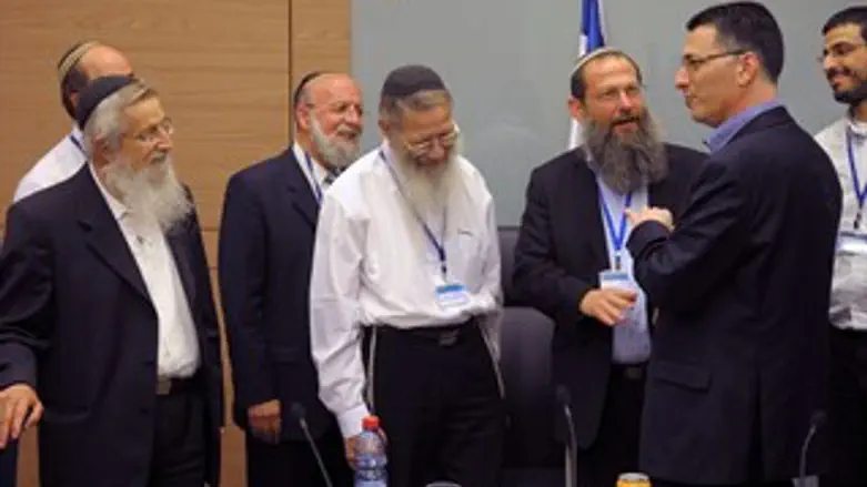 השר סער עם הרבנים