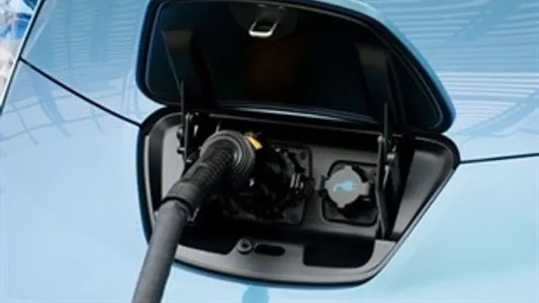 שקע הטעינה של Nissan Leaf