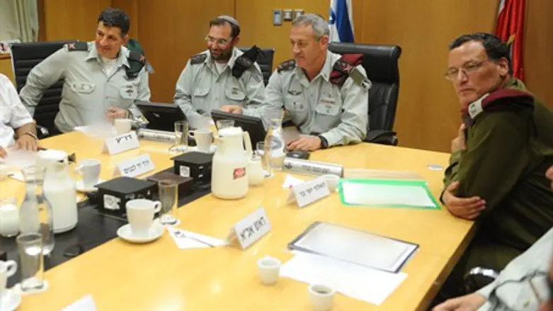 Gantz with Committee members