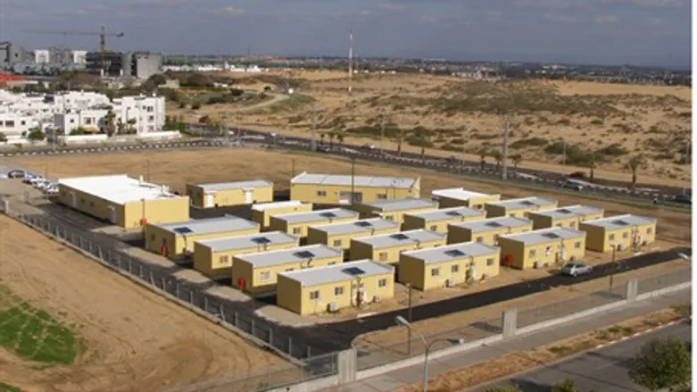 Neve Dekalim's temporary home