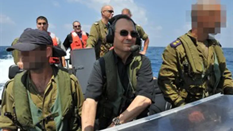 ברק עם לוחמי השייטת. היום