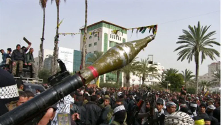 Terrorists brandish RPG in Gaza (file)