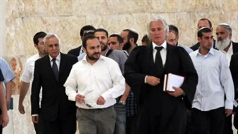 עידן שכזה. אמיר וקצב בבית המשפט