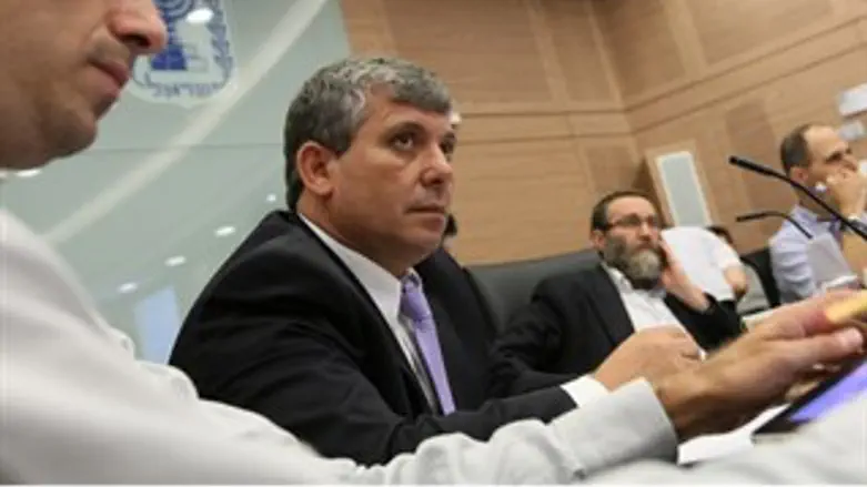 תקן חדש. השר שמחון