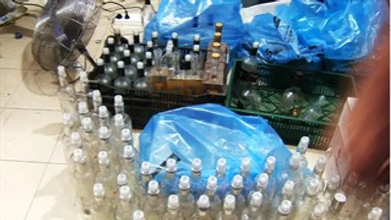 בקבוקים מזויפים מוכנים למילוי