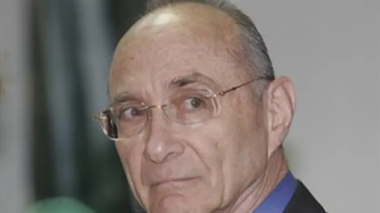 מזהיר. לנדאו.