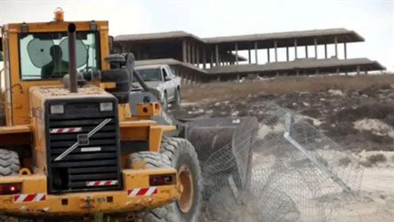 Hussein's palace in background