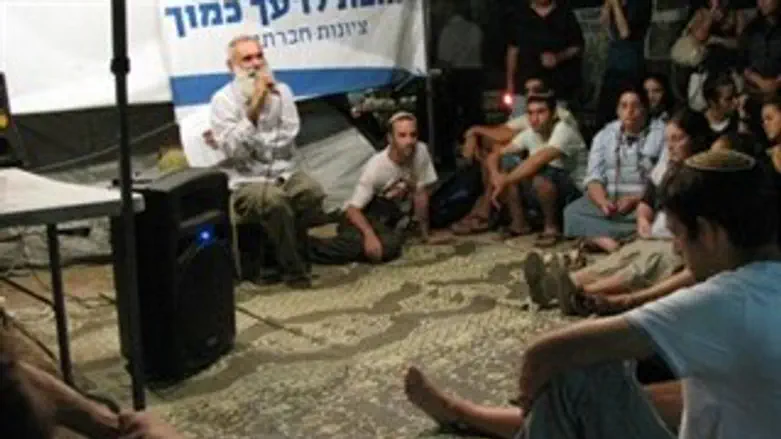 הרב רונצקי במאהל