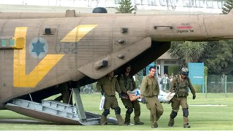 הפצועים מפונים ממקום הפיגוע