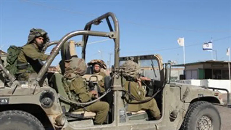 חייל חיילי צה"ל האמר ג'יפ