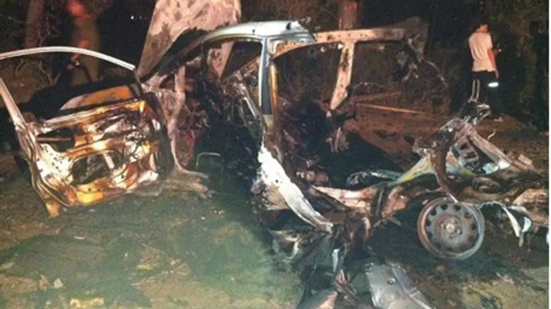 Car hit by Grad missile, baby wounded