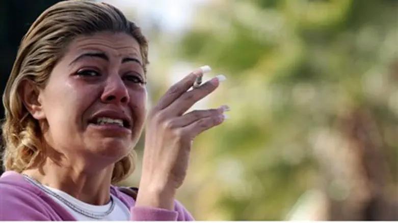 Sderot woman cries after Kassam attack (file)