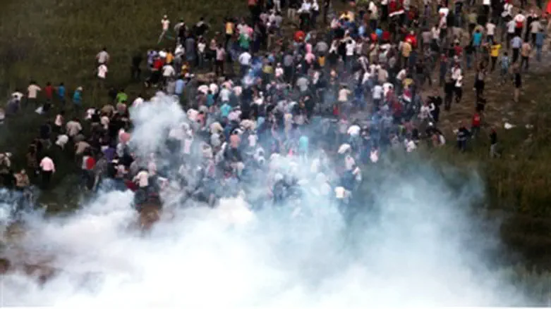 Mass riot on border with Syria (file)