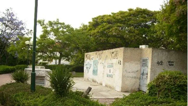 Bomb Shelter