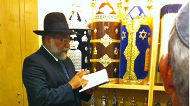 הכנסת ספר תורה למען גלעד שליט