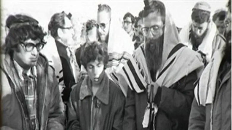 מציעה מסך טלפון גמיש. סמסונג