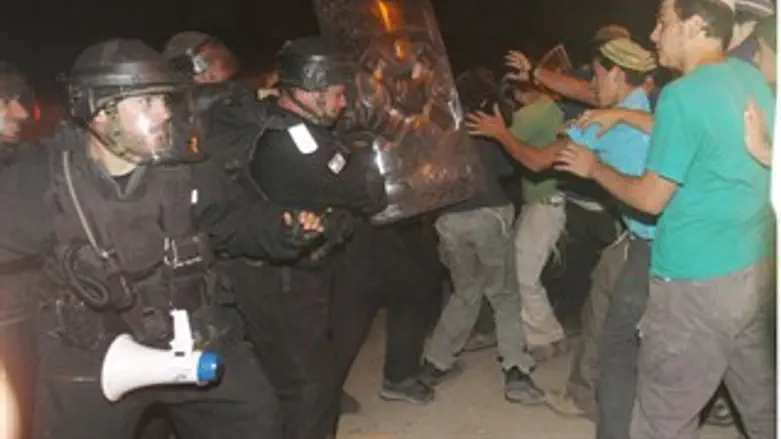 הפשיטה במגרון