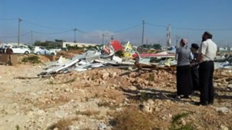 צופים על ההריסות