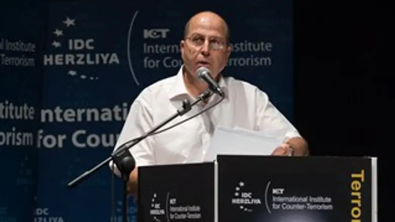 מזהיר. יעלון.