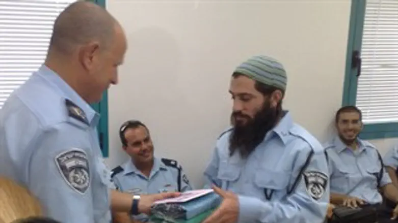 טקס הגיוס של השוטרים הסרוגים