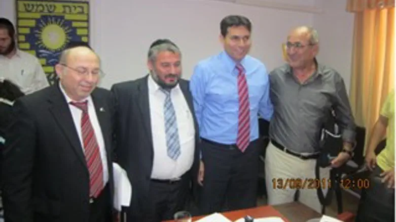 ראש העירייה וחברי הועדה אתמול