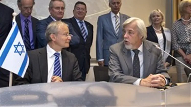 Aharon Leshno-Yaar and CERN'sl Rolf Heuer