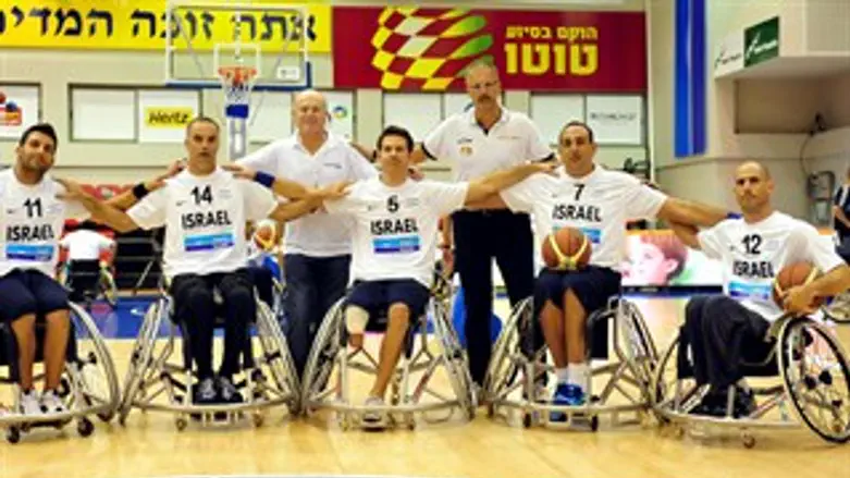 מפתח הכסא עם השחקנים