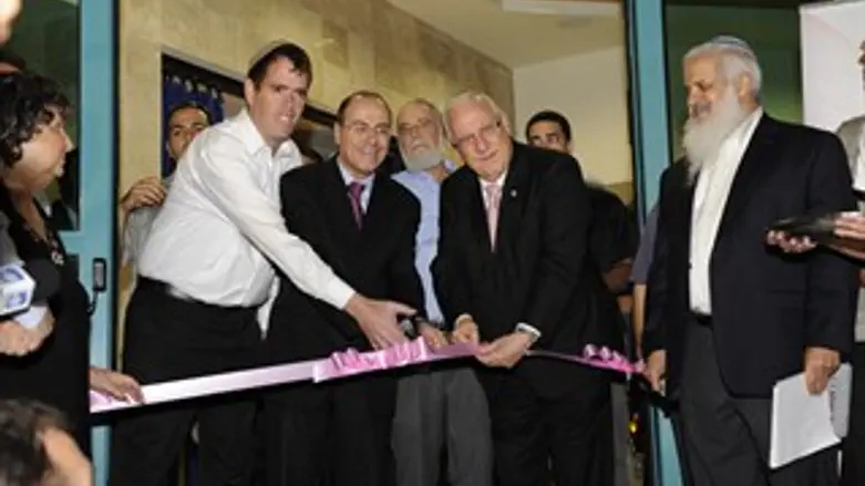 גוזרים את הסרט