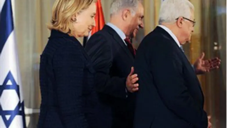 קלינטון, נתניהו ואבו מאזן