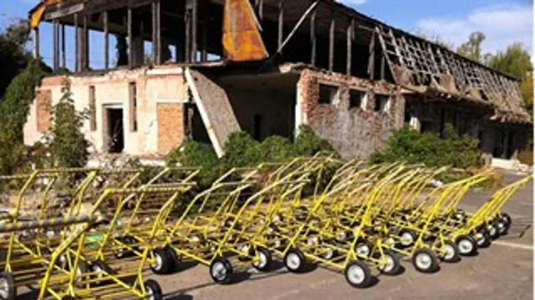 מתחם עגלות המזוודות