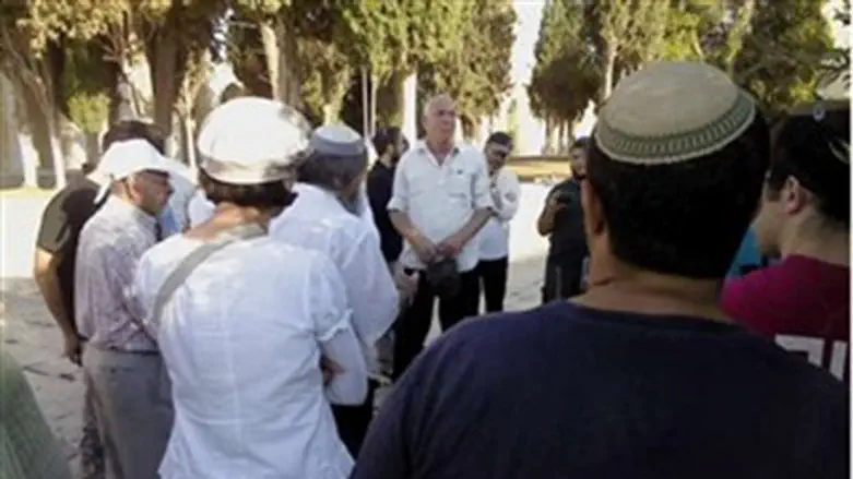 Jews visit Temple Mount